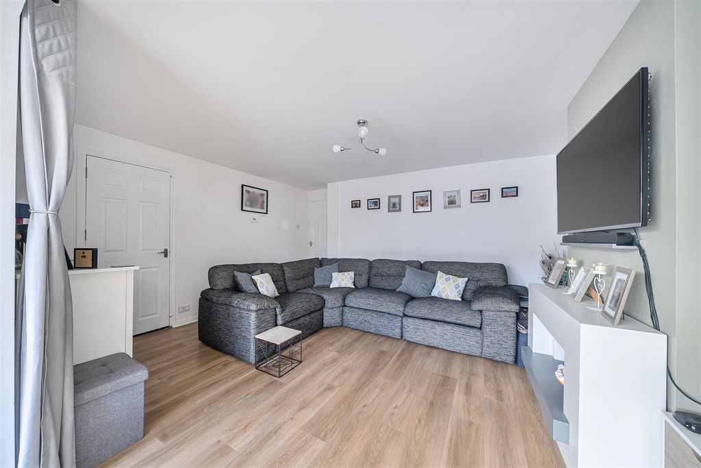 Property photo 3 of 24 1436066-23-69Cee9F8252dc.Jpg