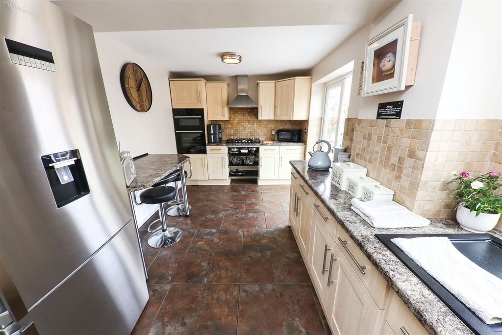 Property photo 3 of 27 Extended Breakfast Kitchen