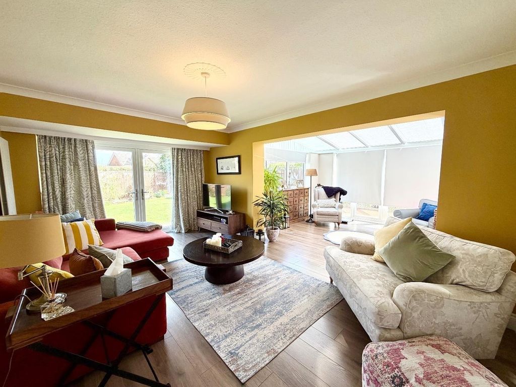 Property photo 2 of 31 Lounge.Jpg