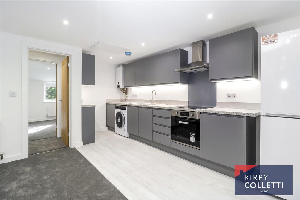 Property photo 3 of 10 Kitchen