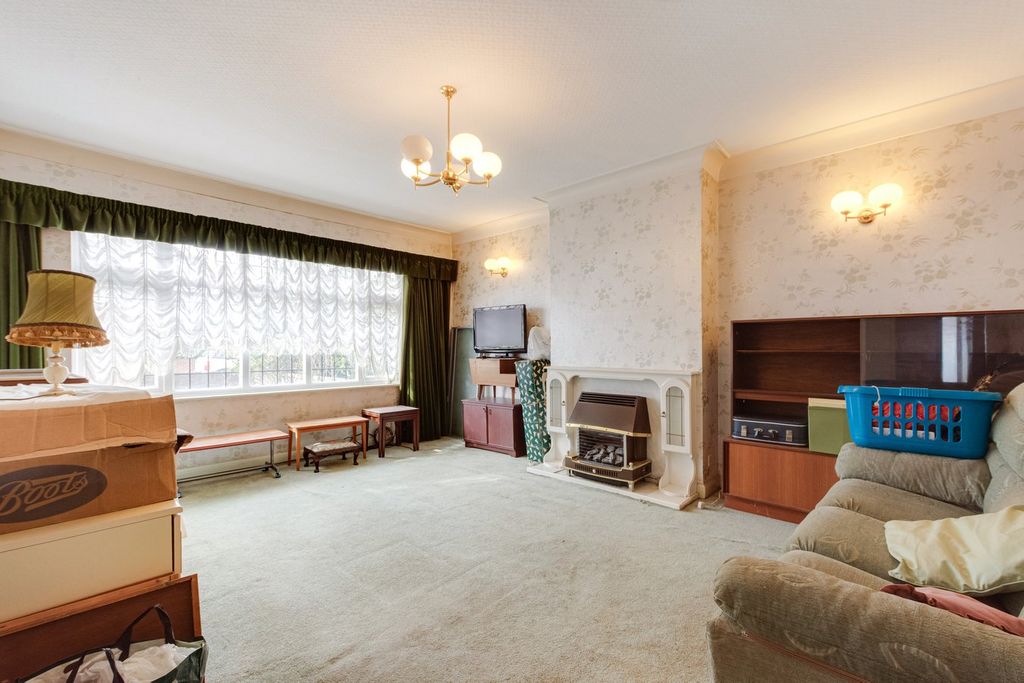 Property photo 2 of 18