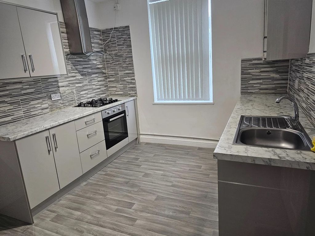 Property photo 2 of 10 Ivanhoe Street Kitchen 2