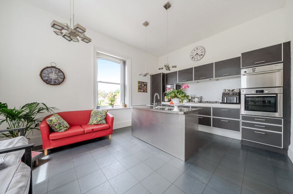 Additional image 7 of 3 bed maisonette for saleLangstone High Street, Havant, Hampshire PO9