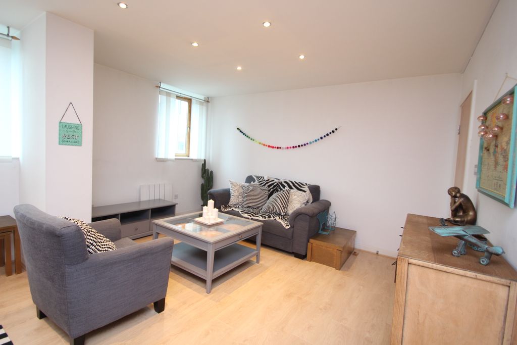 Property photo 1 of 10 Lounge