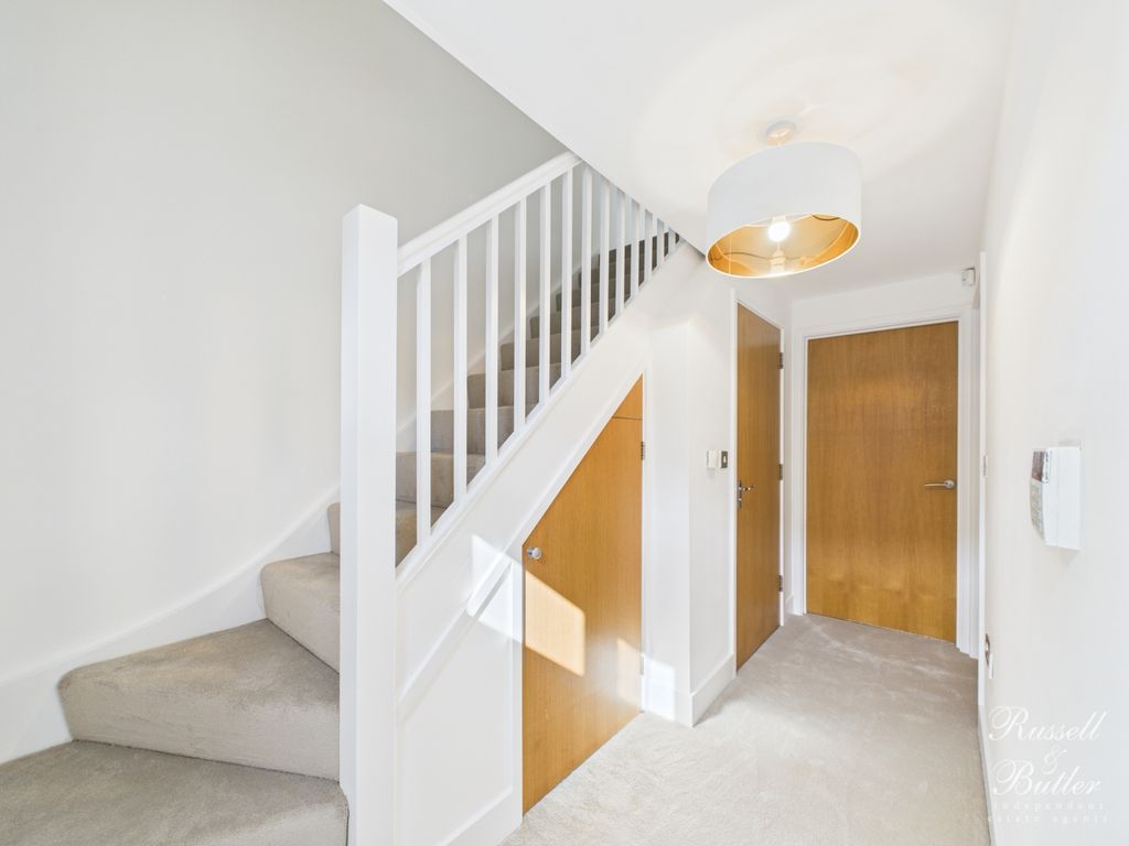 Property photo 3 of 20 Cam01995G0-Pr0372-Still015