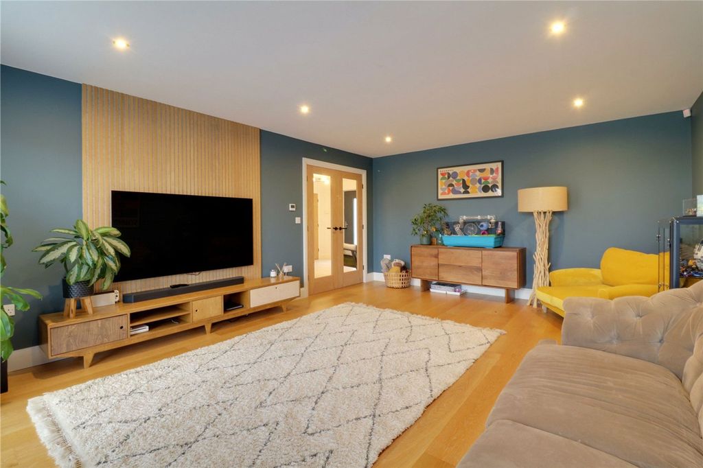 Property photo 3 of 30 Picture No. 21