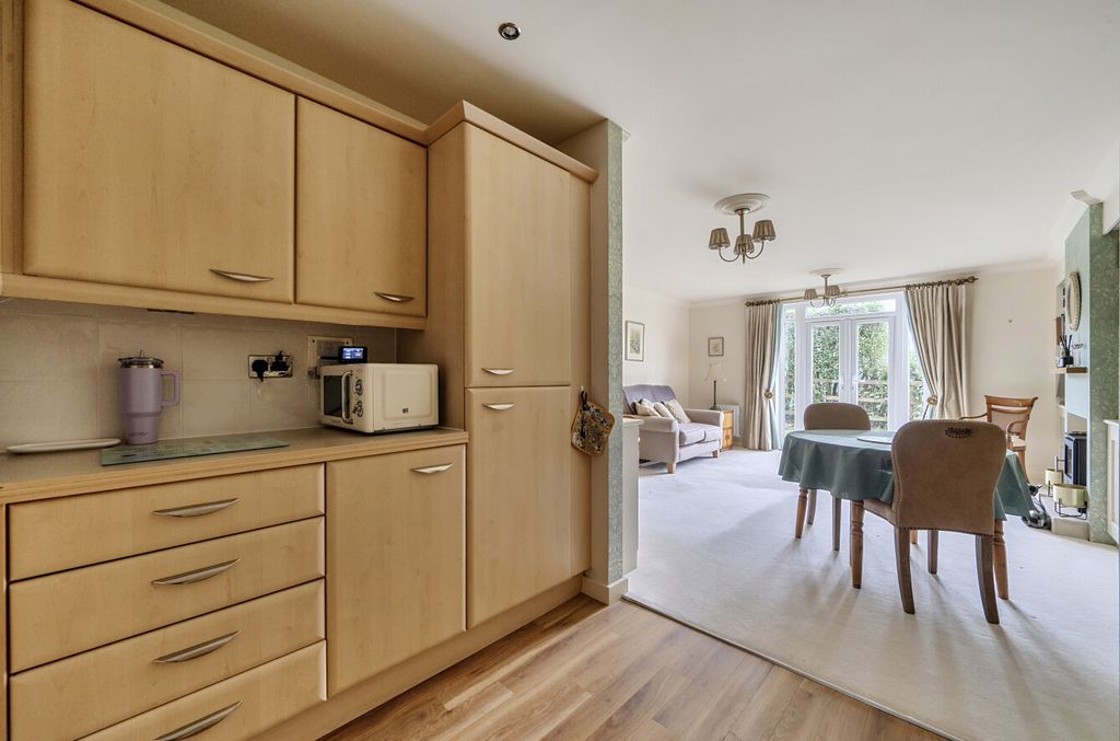 Property photo 3 of 27 1415101-7-698F4B4...