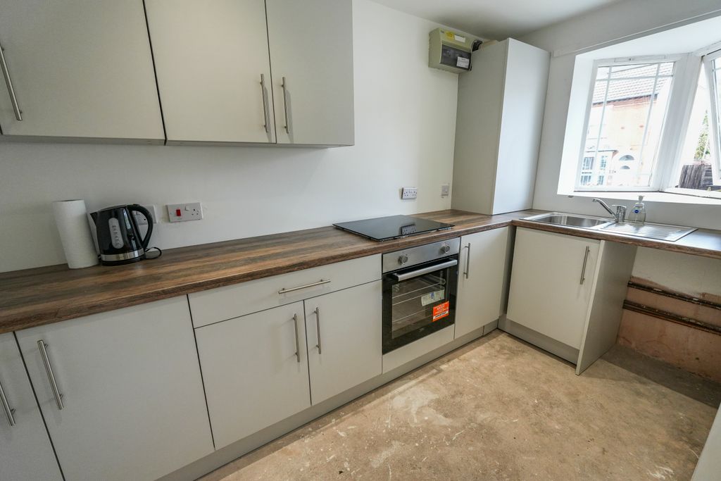 Property photo 3 of 13 Kitchen