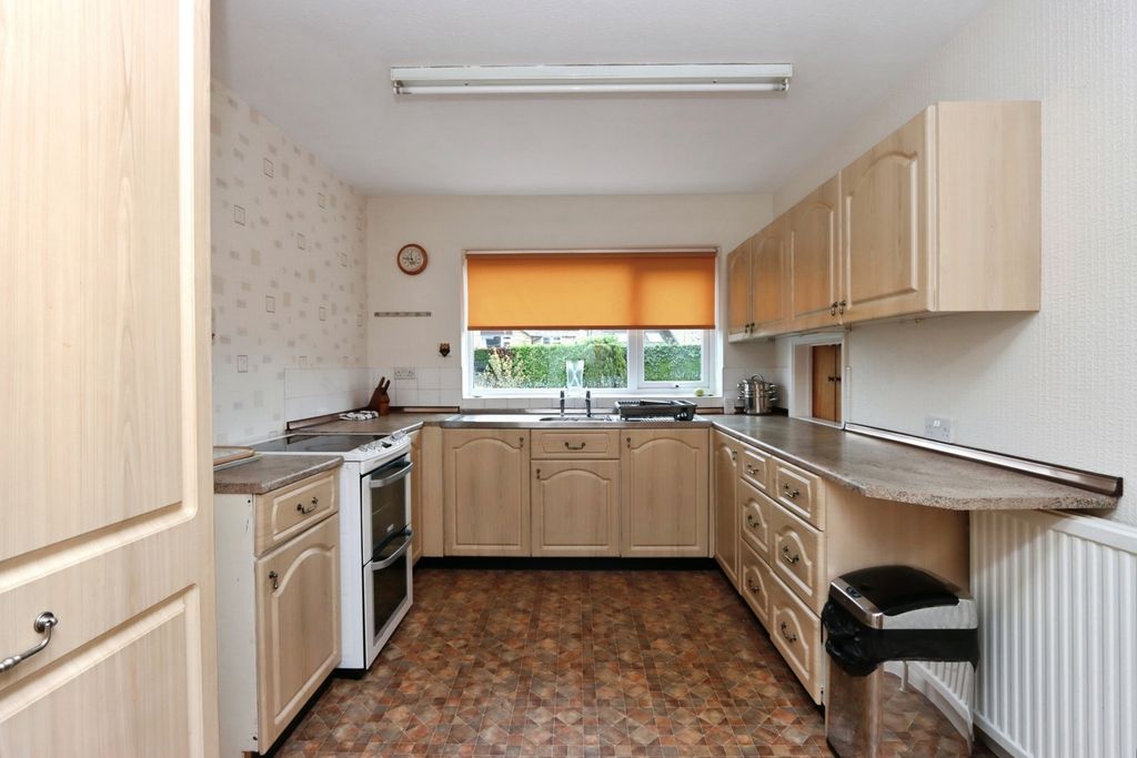 Property photo 3 of 17 Kitchen