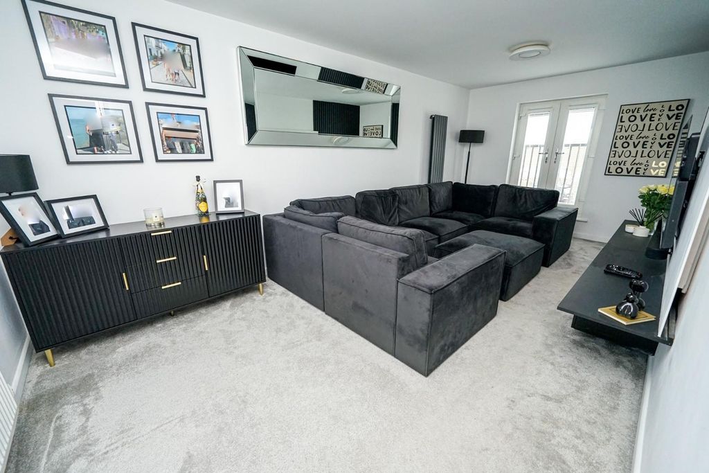 Property photo 3 of 25