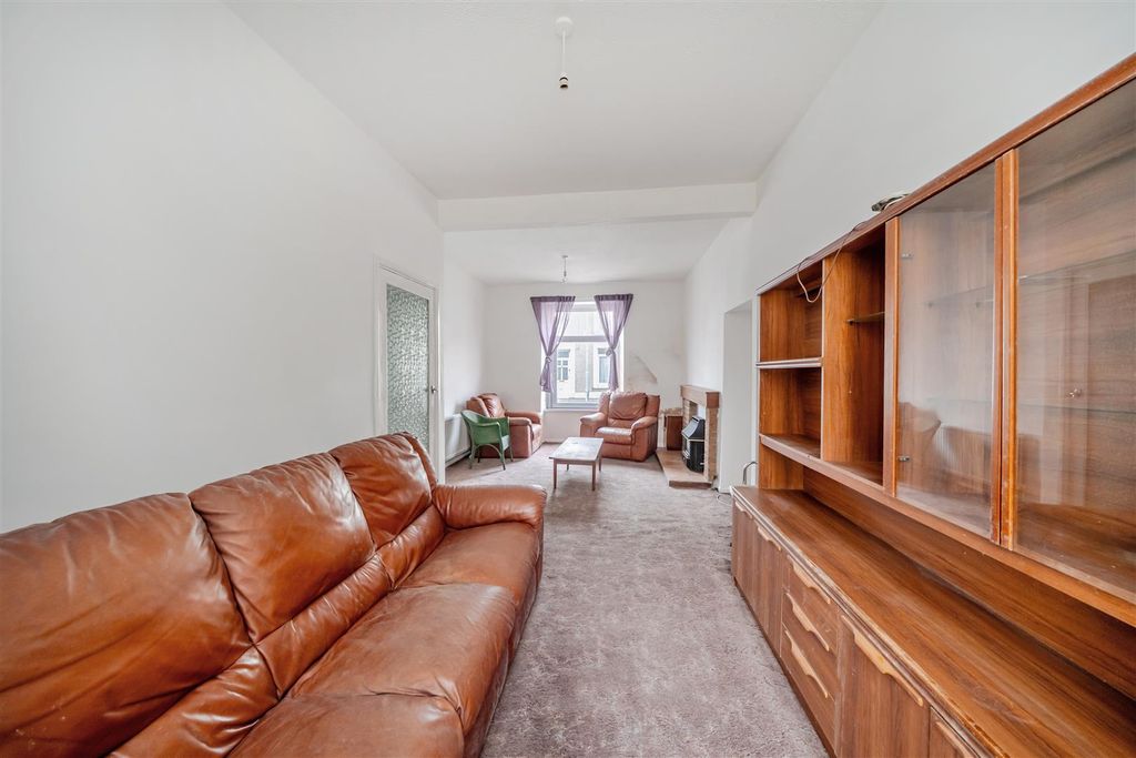 Property photo 3 of 24 1371139-10-69021696321E1.Jpg