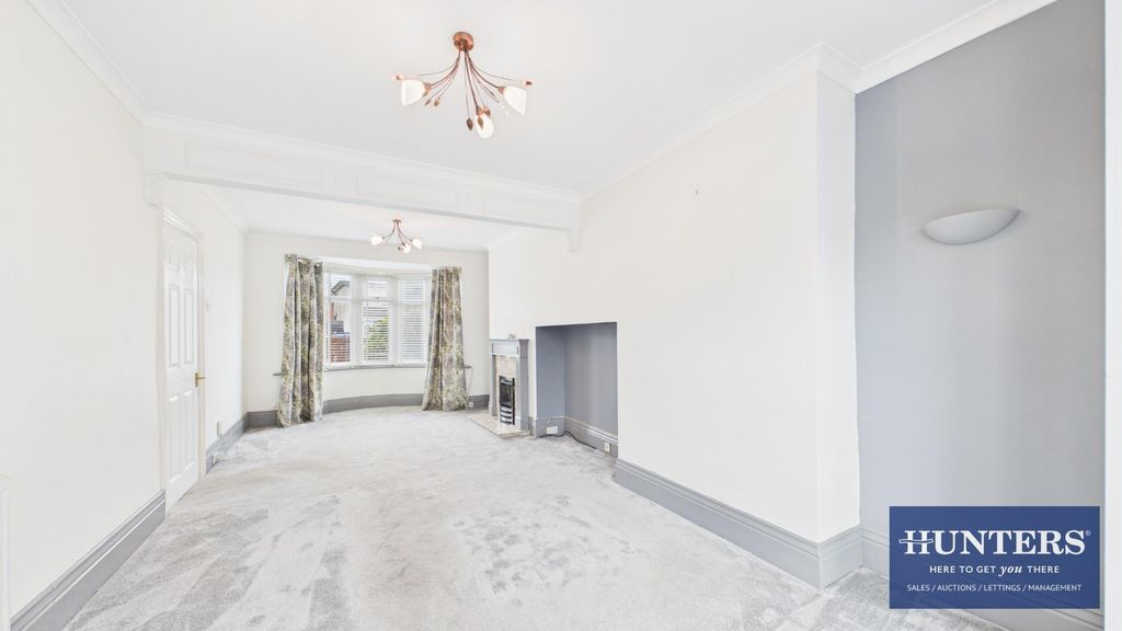 Property photo 2 of 18 Living/Dining Room