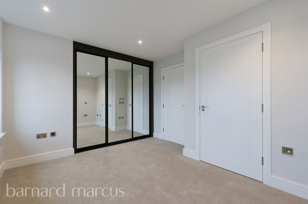 Property photo 3 of 8 Bedroom 1