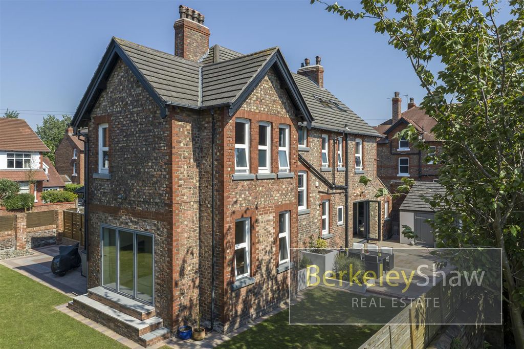 Property photo 1 of 35 Victoria Avenue