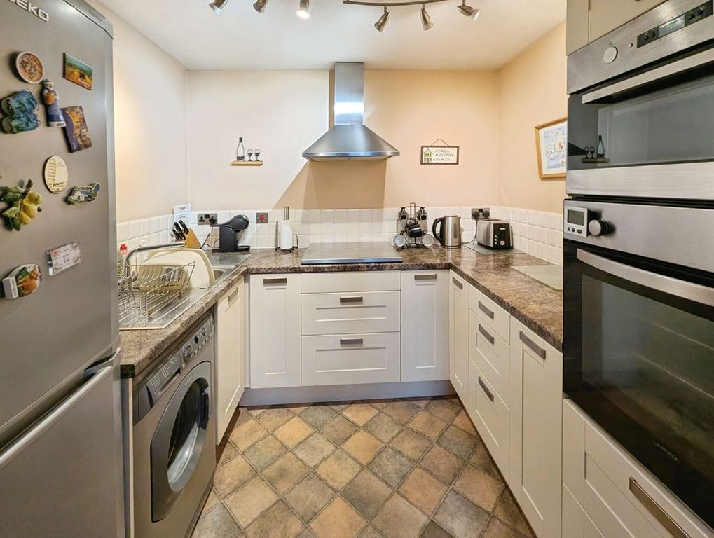 Property photo 3 of 11 Photo 8