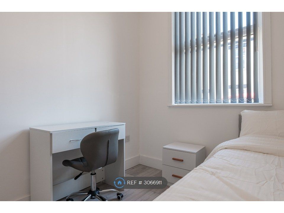 Property photo 1 of 33 Single Bedroom 1