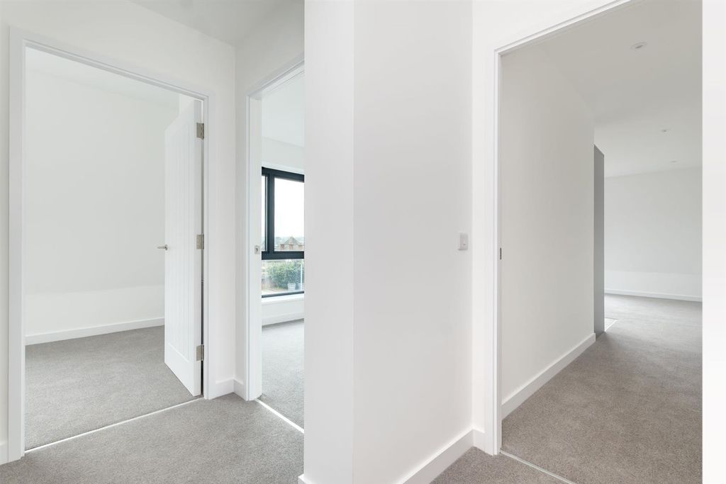Additional image 5 of 2 bed flat for saleBailey House, Barttelot Road, Horsham RH12