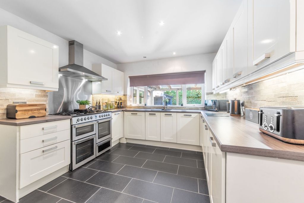 Property photo 3 of 32