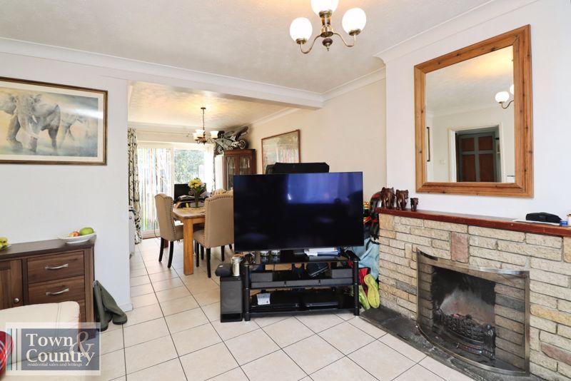 Property photo 2 of 21 Rye Close