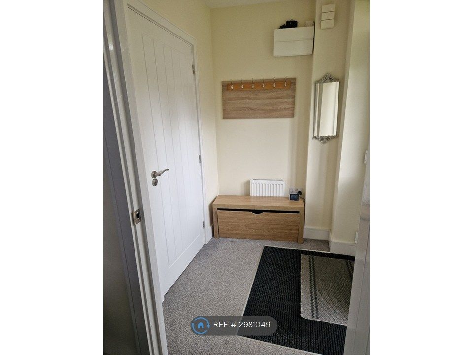 Property photo 3 of 34 Entrance Hall