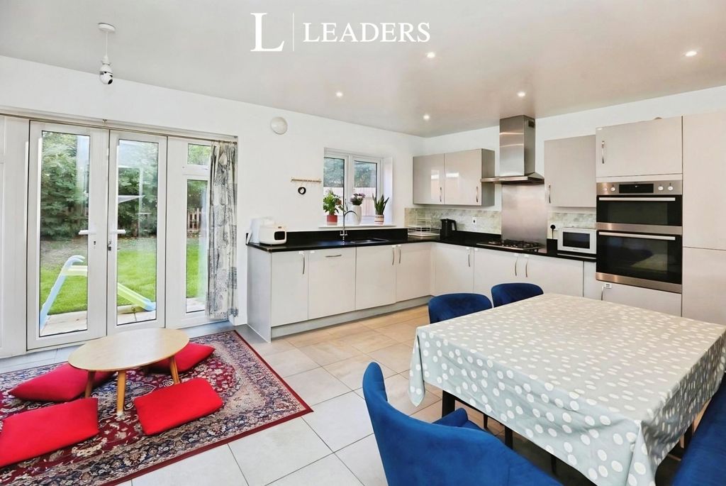 Property photo 3 of 11 Pbox-Img.Jpg