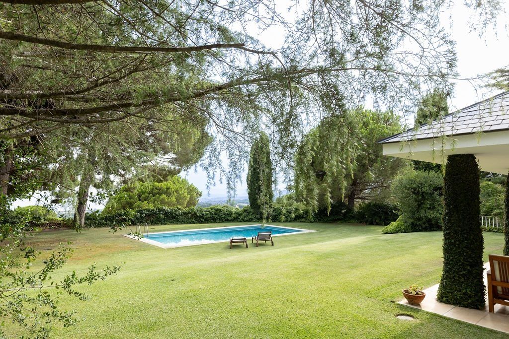 Property photo 1 of 30