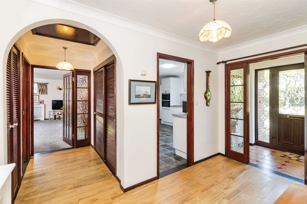 Property photo 3 of 19