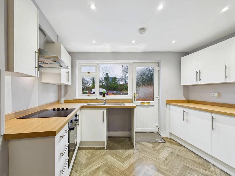 Property photo 2 of 12 Kitchen