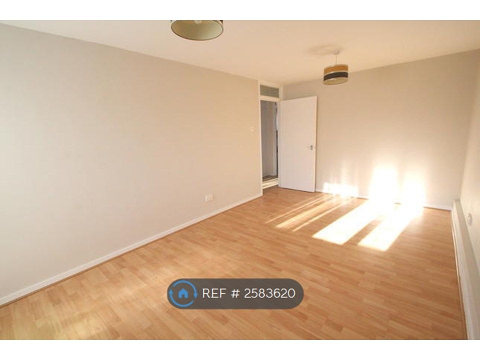 Property photo 1 of 4 Living Room