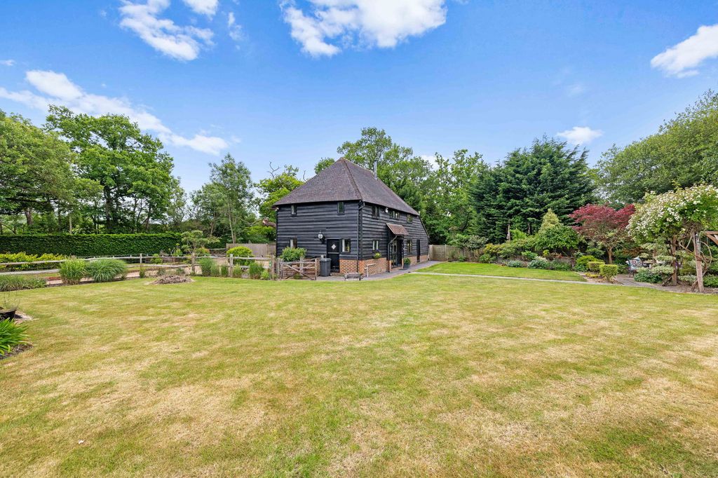 Property photo 3 of 27