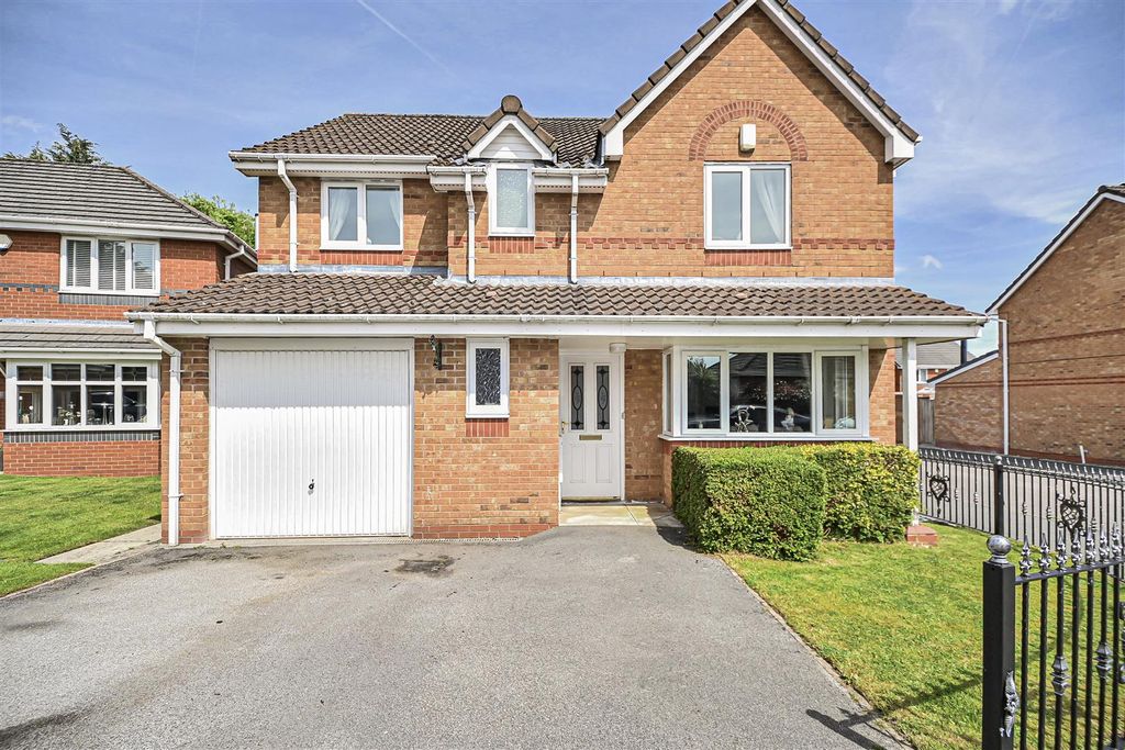 Property photo 1 of 42 3 Crompton Way External (4).Jpg