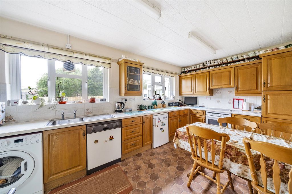 Property photo 3 of 32 Kitchen/Diner