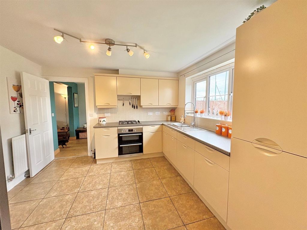 Property photo 3 of 16 Kitchen.Jpg