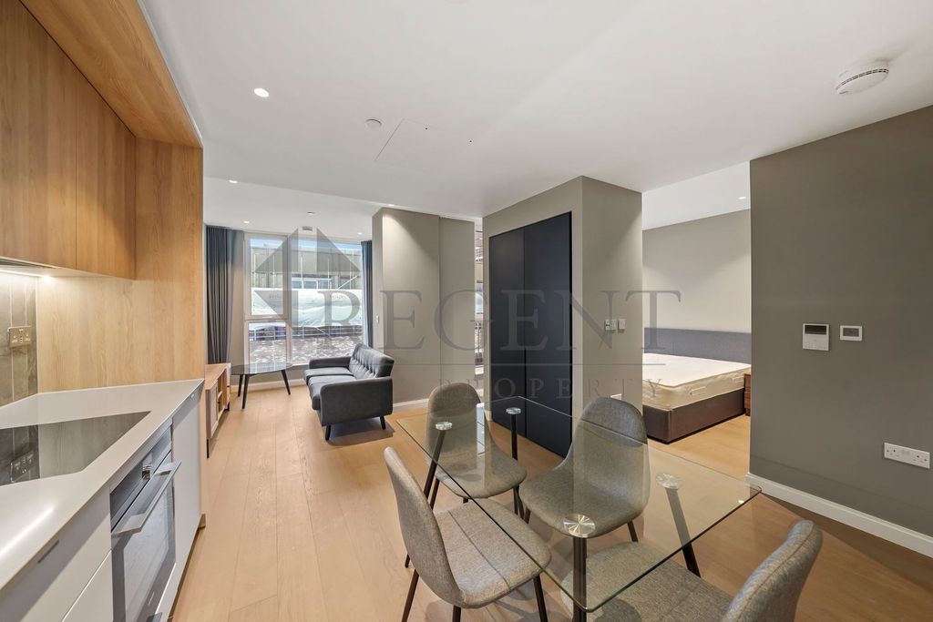 Property photo 3 of 14 Open Plan