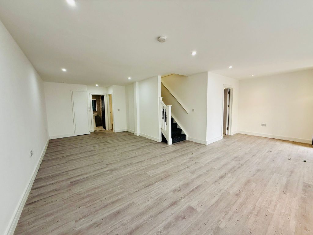 Property photo 1 of 8 Whatsapp Image 2025-11-07 At 11.14.02 (7)