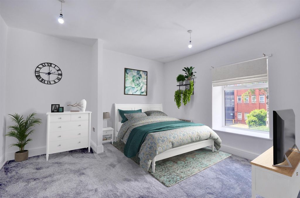 Property photo 1 of 7 Bedroom