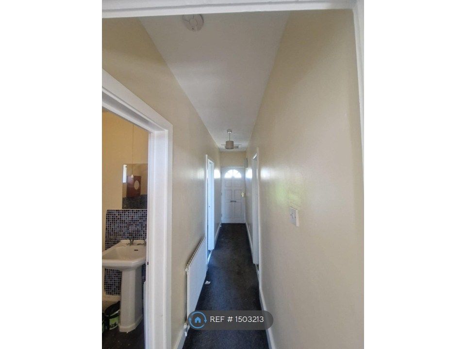 Property photo 3 of 5 Hallway