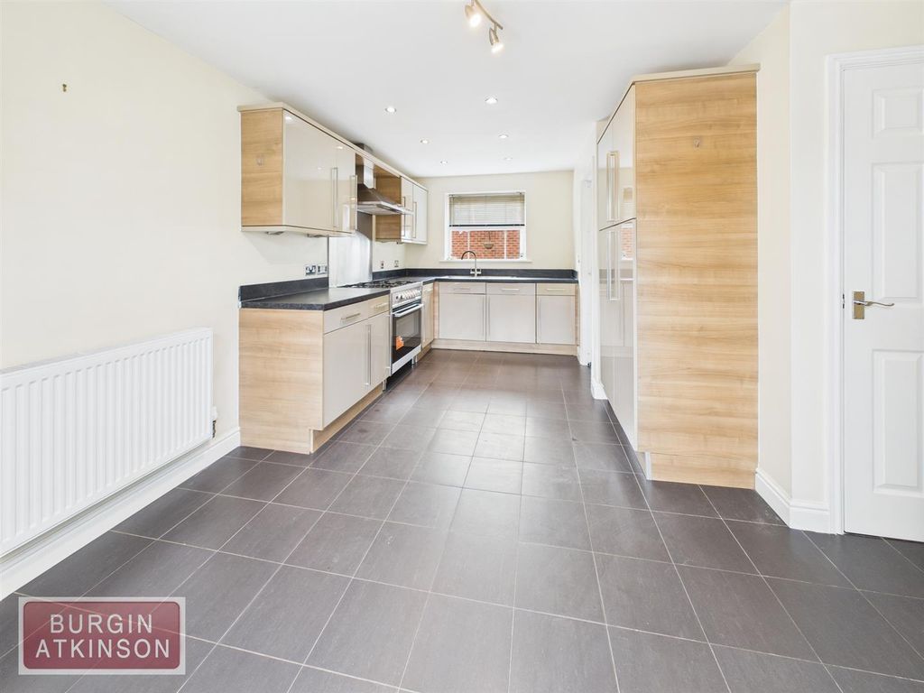 Property photo 2 of 33 Cam01619G0-Pr0152-Still009.Jpg
