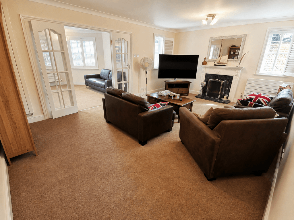 Property photo 2 of 15 Lounge 1