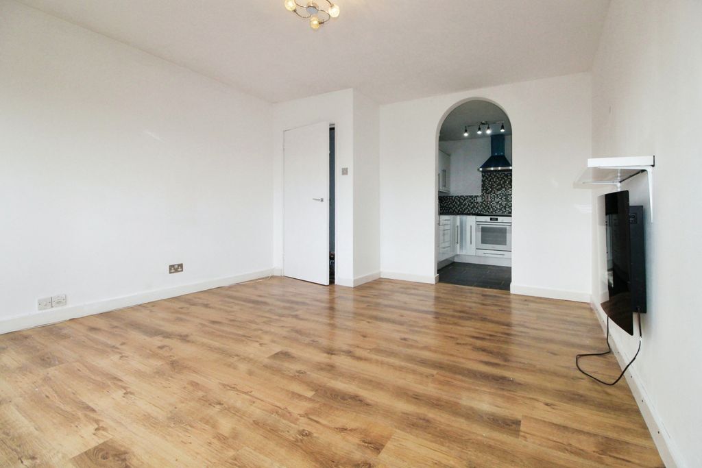 Property photo 3 of 12 Gallery