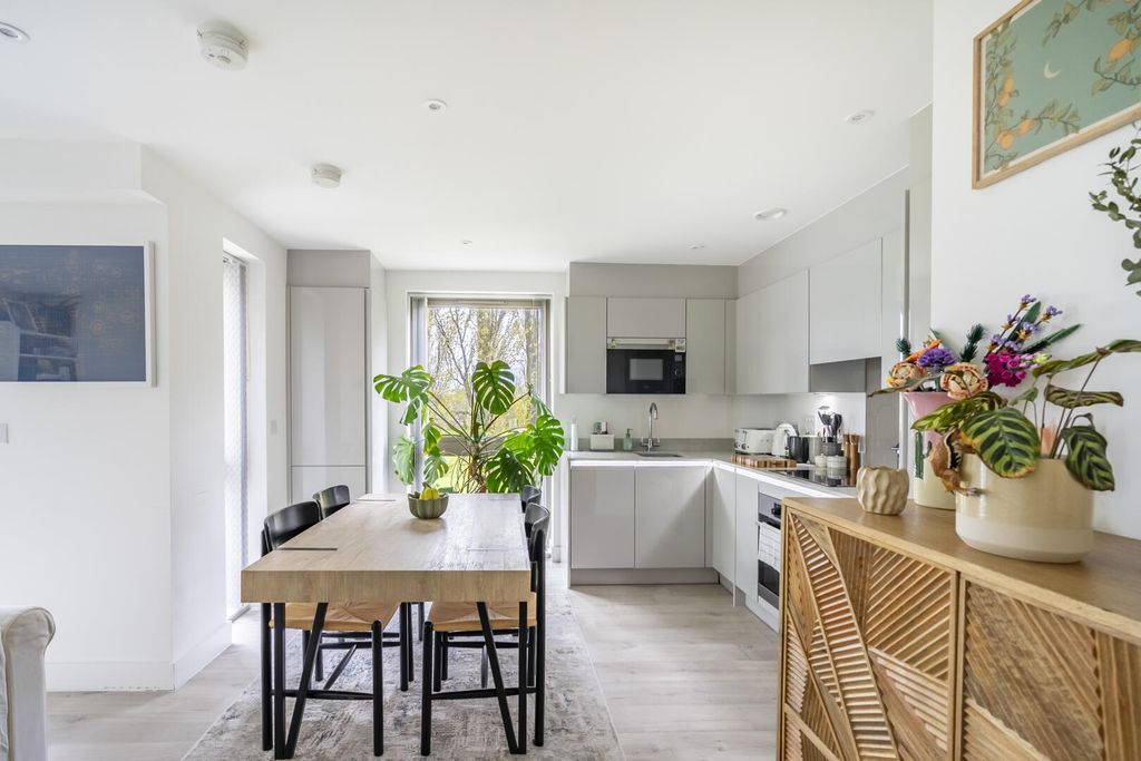 Property photo 3 of 14 Kitchen