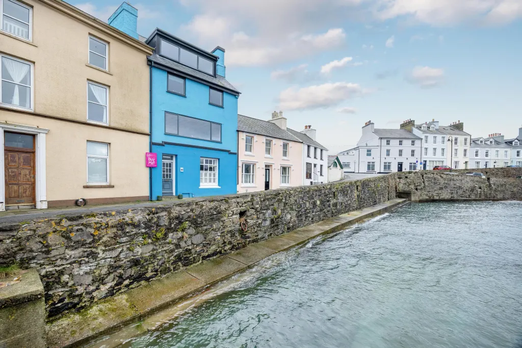 Property photo 1 of 48