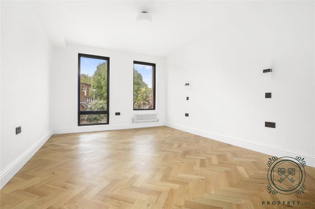 Property photo 2 of 15 Bedroom