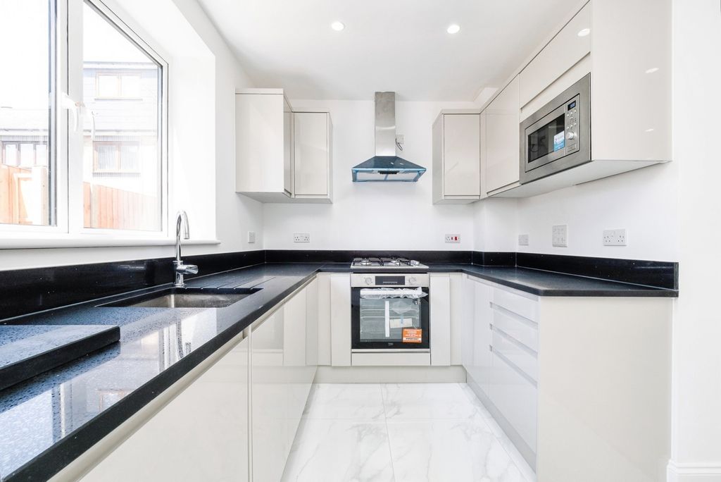 Property photo 3 of 23 Pbox-Img.Jpg