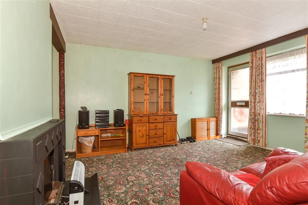 Property photo 3 of 12 Lounge