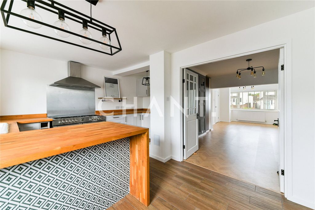 Property photo 2 of 16 Picture No. 14