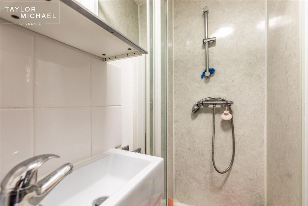 Property photo 3 of 5 Bathroom
