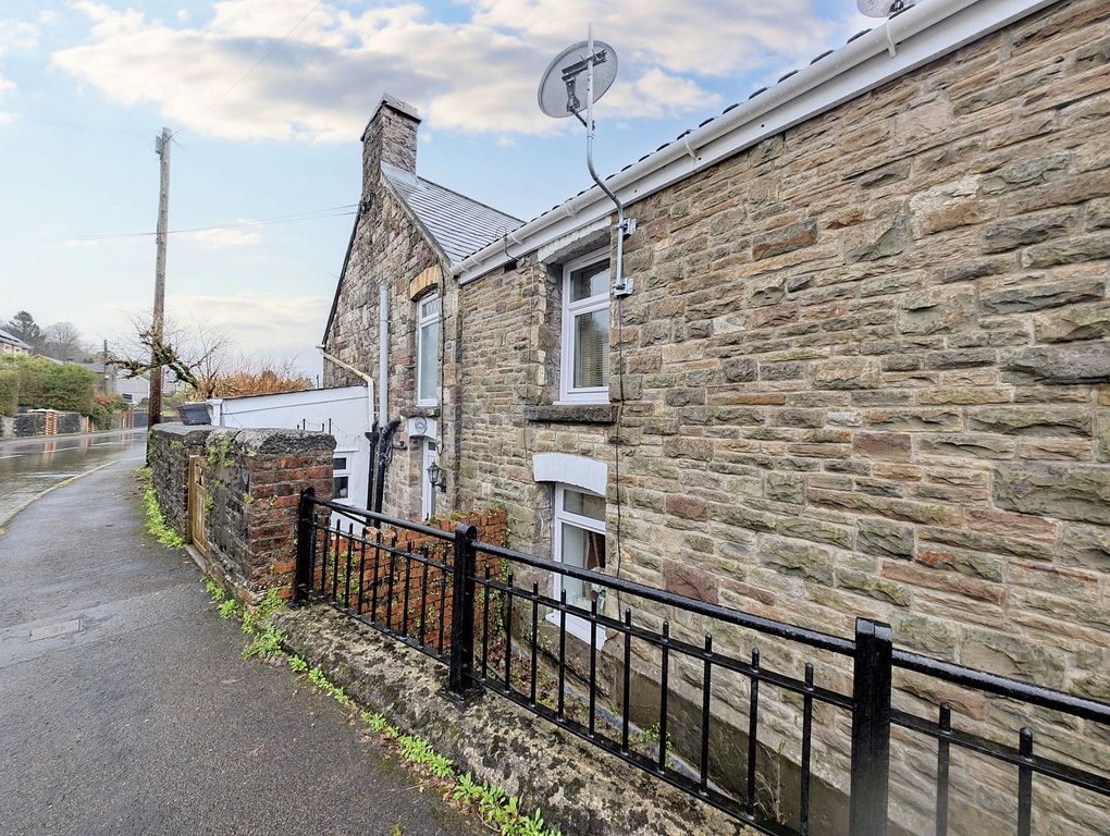 Property photo 2 of 20