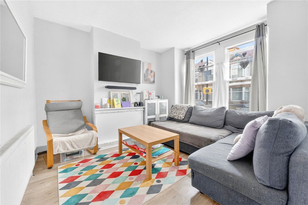 Property photo 2 of 12 Picture No. 18