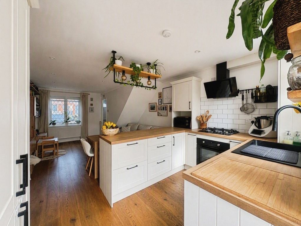 Property photo 3 of 12 Pbox-Img.Jpg